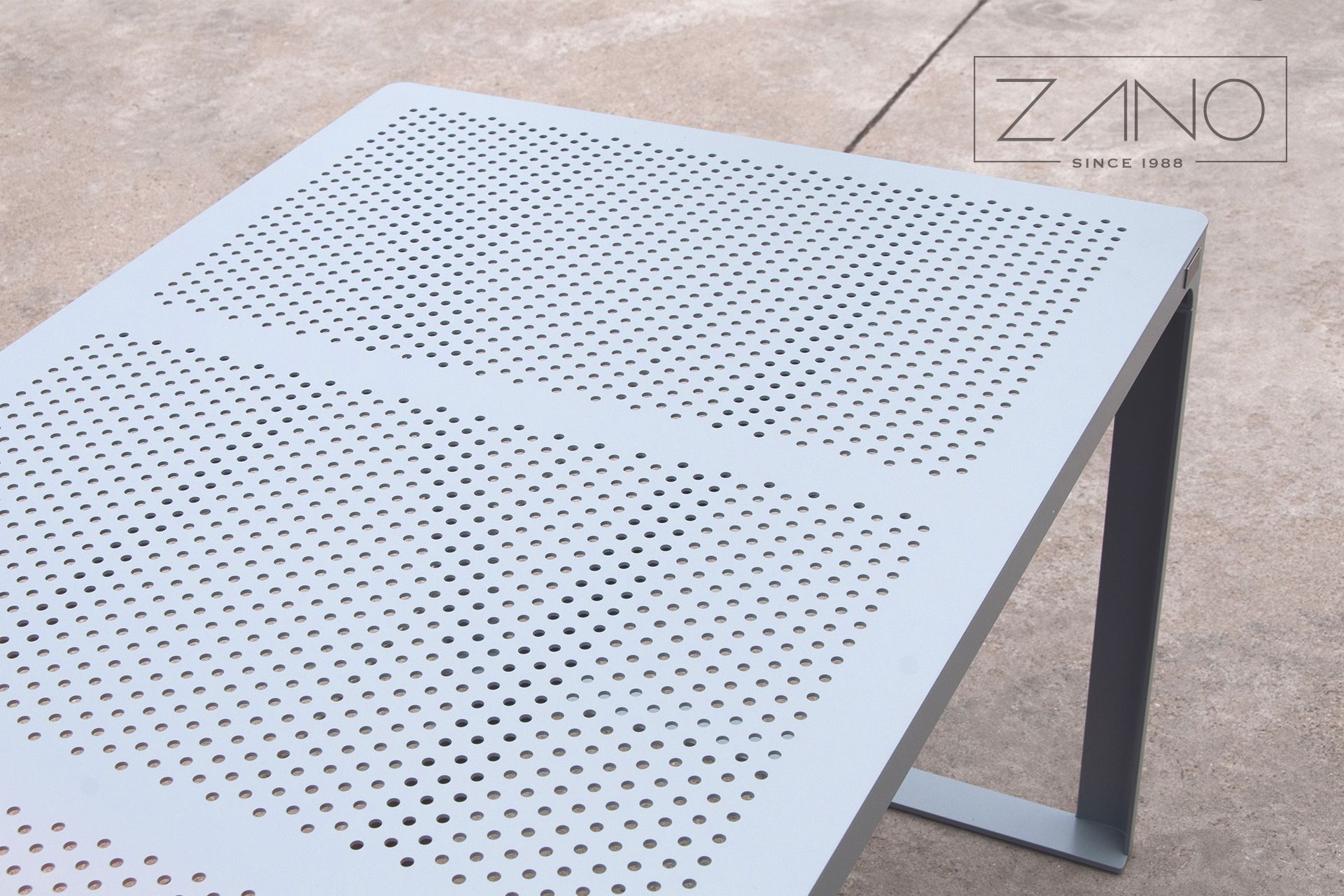 Table en acier perforé pour l'espace restauration