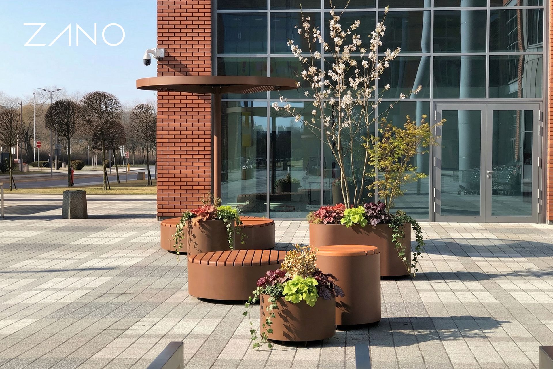 Banc urbain moderne et jardinière de la collection Universe de Zano Collection Universe – Mobilier urbain Zano