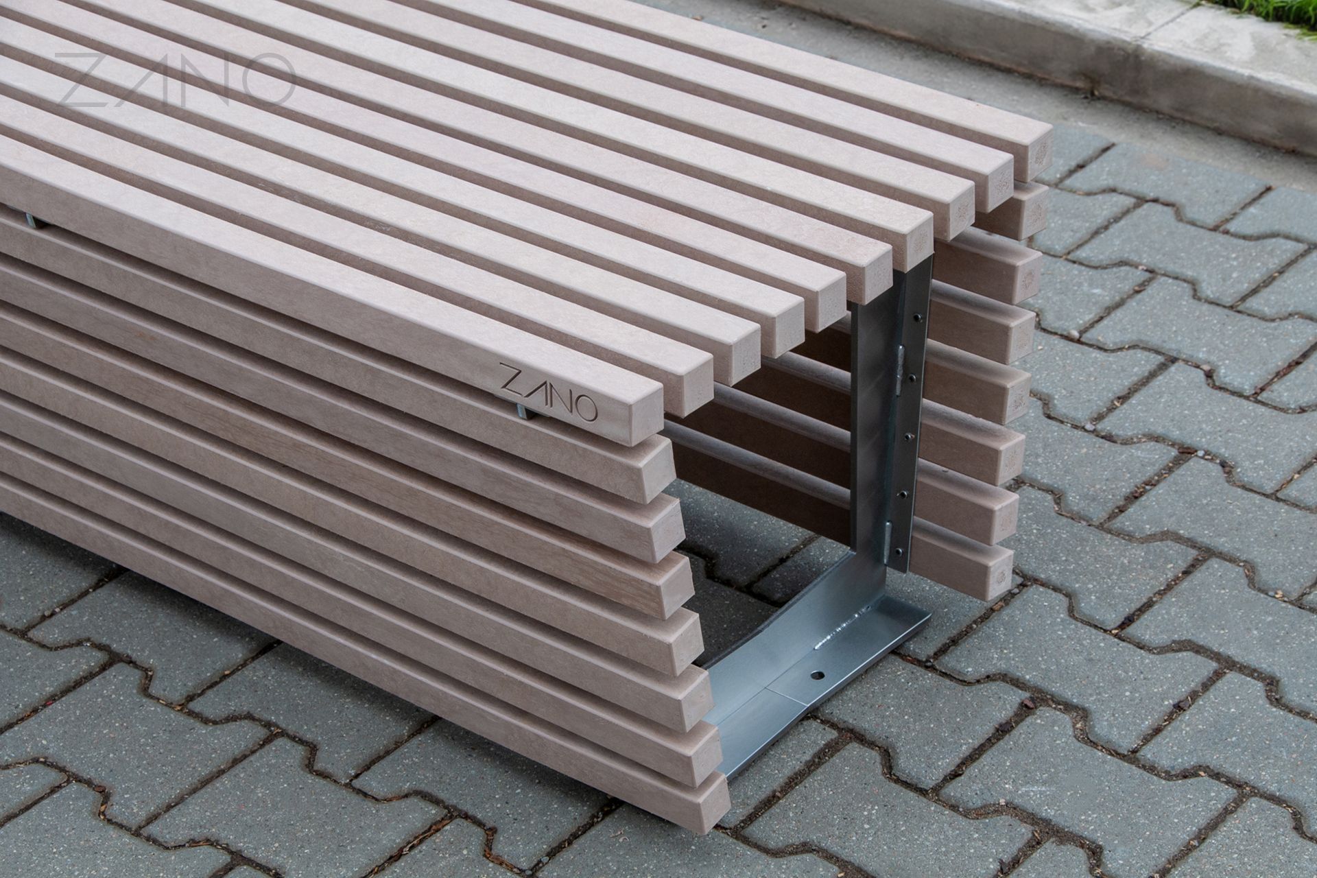 Lame composite imitation bois, couleur teck Lame composite imitation bois, couleur teck