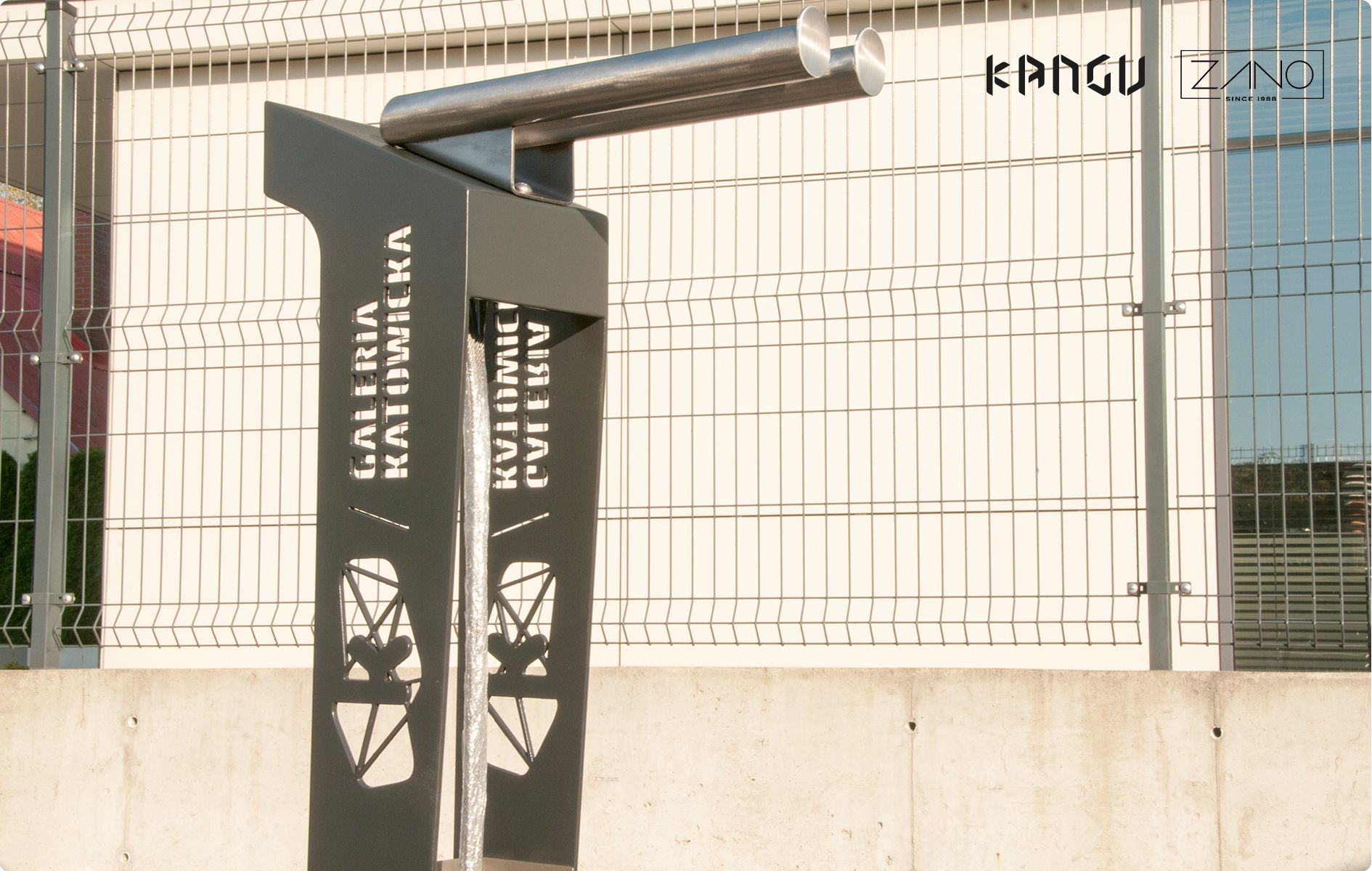 Station avec outils pour la réparation des vélos Station avec outils pour la réparation des vélos