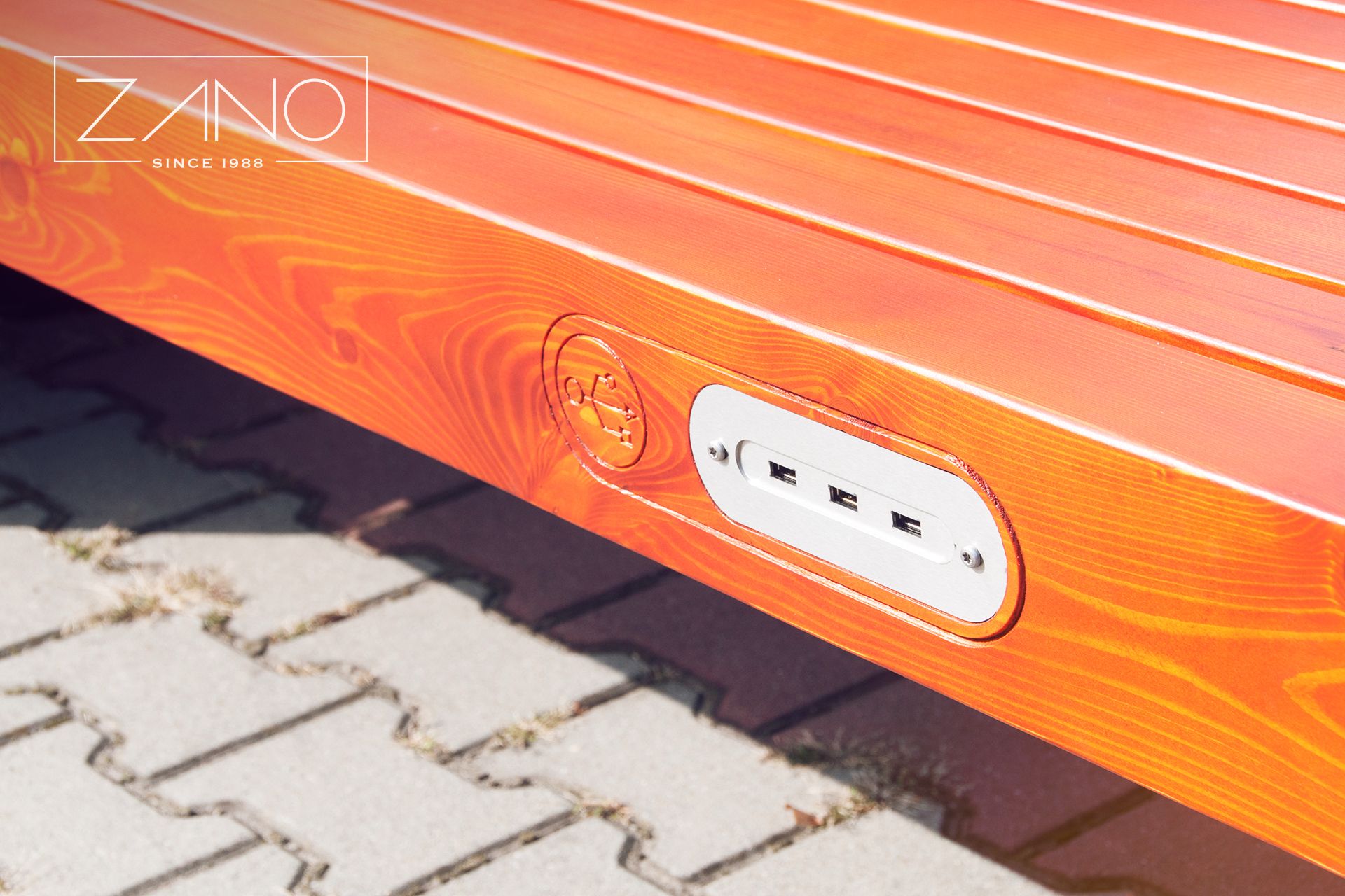 Banc avec ports de charge USB