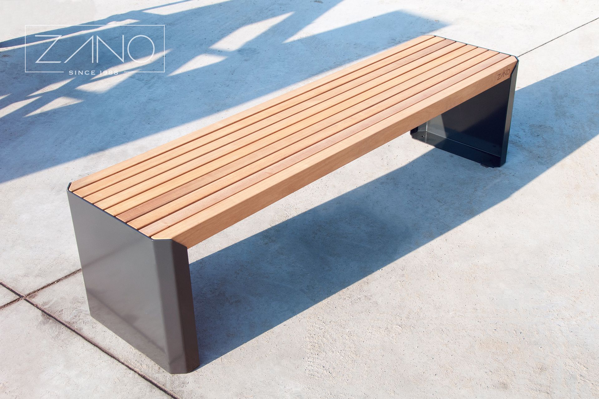 Banc Stilo 02.448 | Bois dur Tauari | RAL 7021